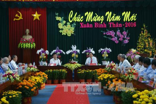 张晋创主席向隆安、同塔省党部、政府和人民拜年 ảnh 2 张晋创主席向隆安、同塔省党部、政府和人民拜年 ảnh 2