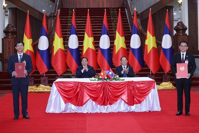 越南政府总理范明政与老挝政府总理宋赛·西潘敦举行会谈 ảnh 2 越南政府总理范明政与老挝政府总理宋赛·西潘敦举行会谈 ảnh 2
