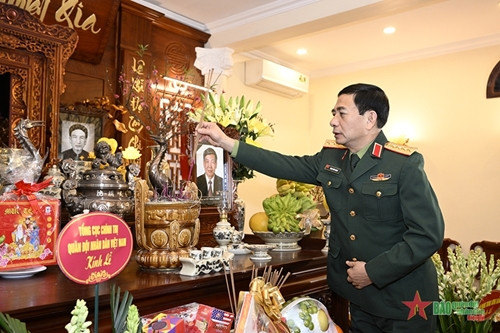 潘文江大将春节前夕走访慰问原党和国家及军队的领导人 ảnh 1 潘文江大将春节前夕走访慰问原党和国家及军队的领导人 ảnh 1