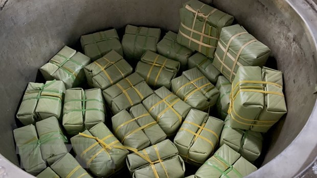 越南大安溪节饼制作村呈现出一派繁忙景象 ảnh 1