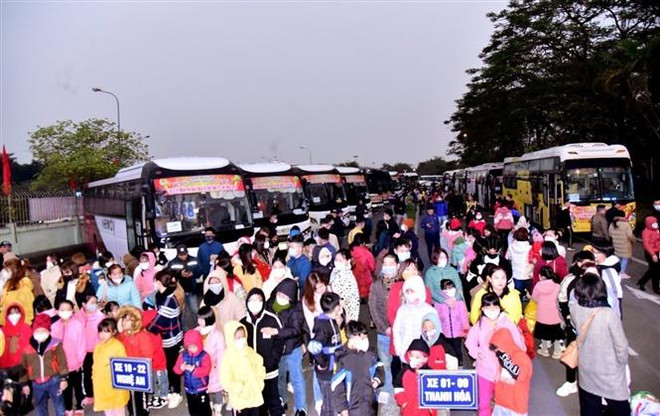 河内市为数万名贫困劳动职工送去免费车票 温情助力贫困职工回家过年 ảnh 2