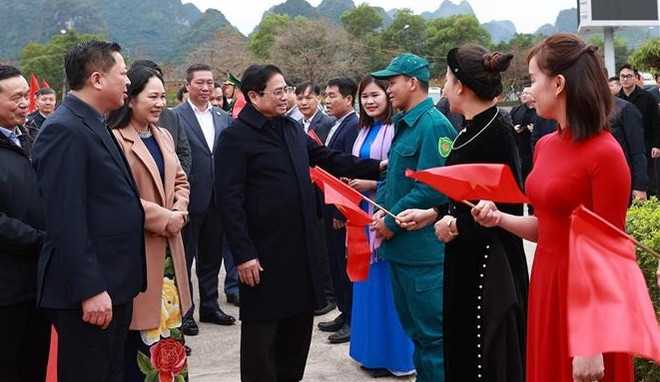 政府总理范明政视察高平省基础设施建设项目 ảnh 1 政府总理范明政视察高平省基础设施建设项目 ảnh 1