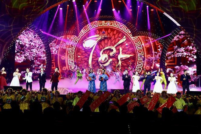 国家主席阮春福出席2023年“家乡之春”文艺晚会 ảnh 1 国家主席阮春福出席2023年“家乡之春”文艺晚会 ảnh 1