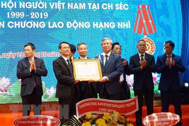 陈国旺出席旅捷越南人协会成立20周庆典 ảnh 1 陈国旺出席旅捷越南人协会成立20周庆典 ảnh 1