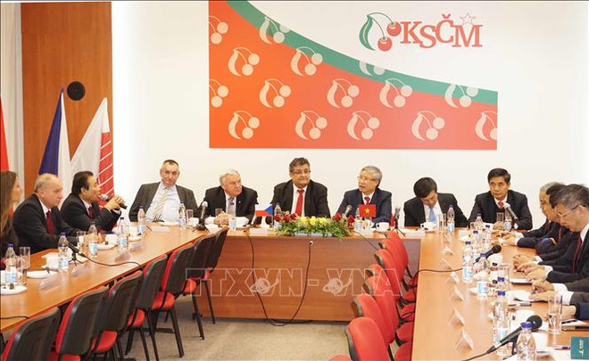 进一步推动越南与捷克关系不断走向深入和务实 ảnh 1 进一步推动越南与捷克关系不断走向深入和务实 ảnh 1