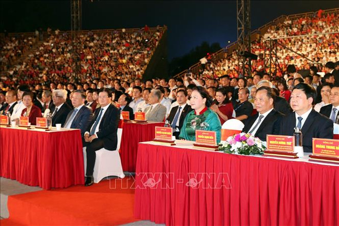 国会主席阮氏金银出席海阳省海阳市一线城市公认决定授予仪式 ảnh 1 国会主席阮氏金银出席海阳省海阳市一线城市公认决定授予仪式 ảnh 1