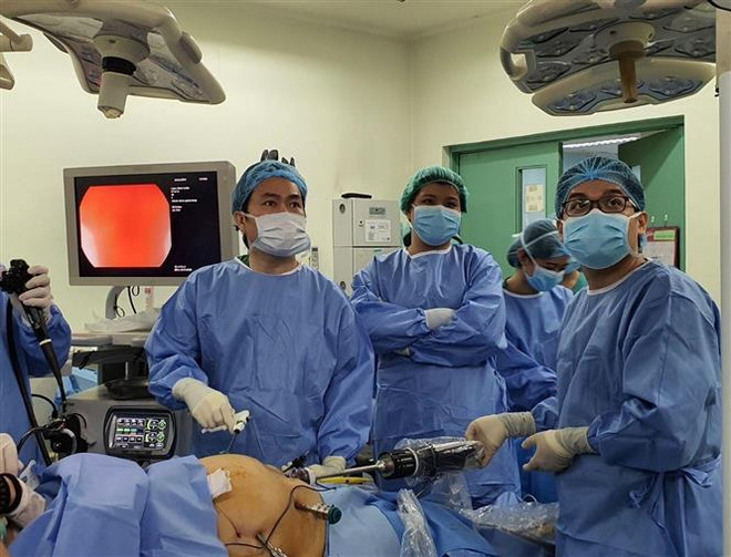 越南医生在菲律宾成功实施两例机器人手术 ảnh 1 越南医生在菲律宾成功实施两例机器人手术 ảnh 1
