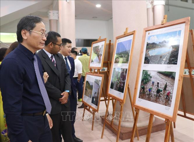 2019年东盟共同体纪实片暨图片展在庆和省开展 ảnh 2 2019年东盟共同体纪实片暨图片展在庆和省开展 ảnh 2