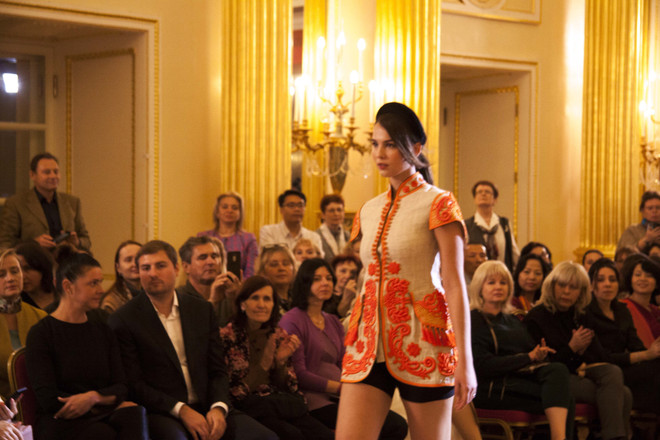 越南丝绸和土锦亮相俄罗斯首都莫斯科 ảnh 2 越南丝绸和土锦亮相俄罗斯首都莫斯科 ảnh 2