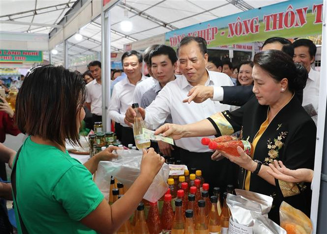 第15届越南传统手工艺村暨“一乡一品”展销会吸引全国20个省市参加 ảnh 1