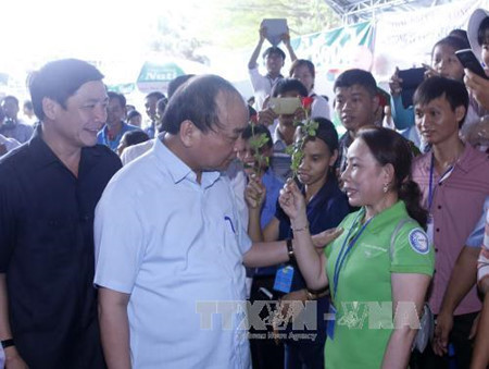 阮春福总理向企业家和劳动者传递的信息 ảnh 1 阮春福总理向企业家和劳动者传递的信息 ảnh 1