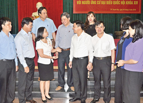 清化省赵山县第十四届国会代表候选人与选民会面 ảnh 1 清化省赵山县第十四届国会代表候选人与选民会面 ảnh 1