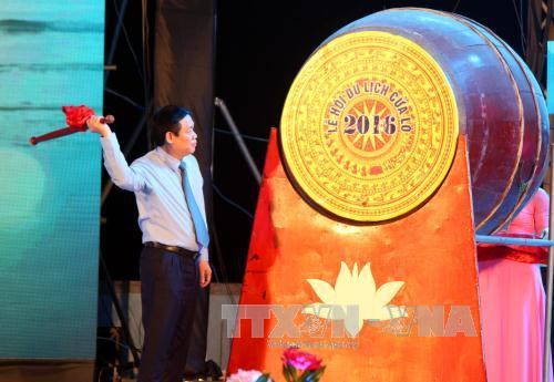 越南政府副总理王廷惠出席2016年炉门旅游节开幕式 ảnh 1