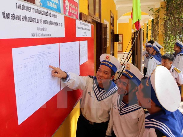 越南军船抵达长沙岛县生存岛开展换届选举筹备工作 ảnh 1 越南军船抵达长沙岛县生存岛开展换届选举筹备工作 ảnh 1