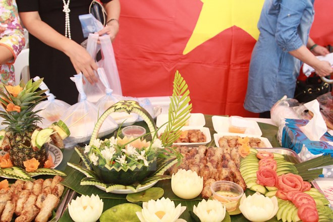 越南饮食文化颇受外国游客的青睐 ảnh 1 越南饮食文化颇受外国游客的青睐 ảnh 1