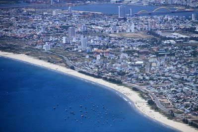 节日期间岘港市海洋旅游颇受游客青睐 ảnh 1 节日期间岘港市海洋旅游颇受游客青睐 ảnh 1