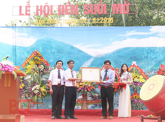 北江省母溪寺庙会荣获国家非物质文化遗产证书 ảnh 1 北江省母溪寺庙会荣获国家非物质文化遗产证书 ảnh 1