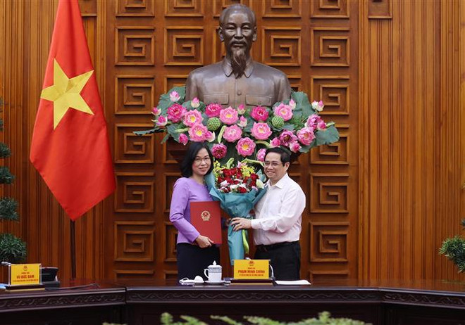组图：越南政府总理范明政向越通社社长武越庄颁发任命书 ảnh 1