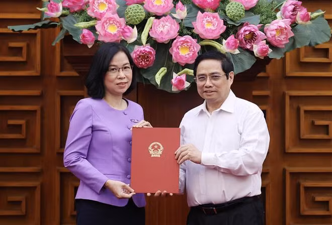 组图：越南政府总理范明政向越通社社长武越庄颁发任命书 ảnh 3