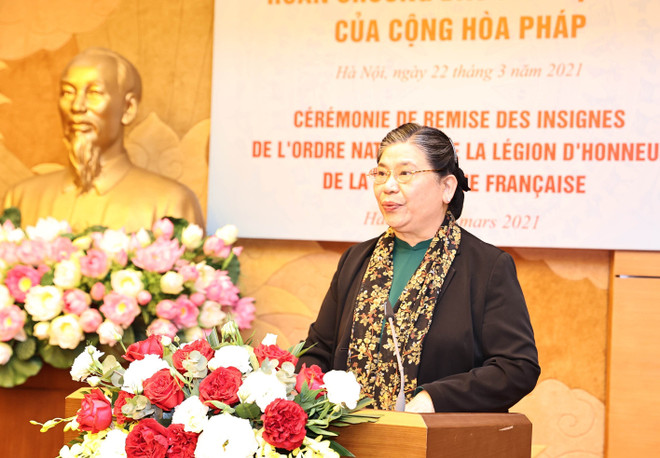 越南国会社会事务委员会主任阮翠英荣获法国荣誉军团骑士勋章 ảnh 2 越南国会社会事务委员会主任阮翠英荣获法国荣誉军团骑士勋章 ảnh 2