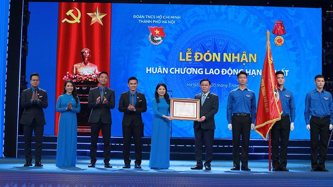 全国各地举行胡志明共青团成立90周年纪念活动 ảnh 1 全国各地举行胡志明共青团成立90周年纪念活动 ảnh 1