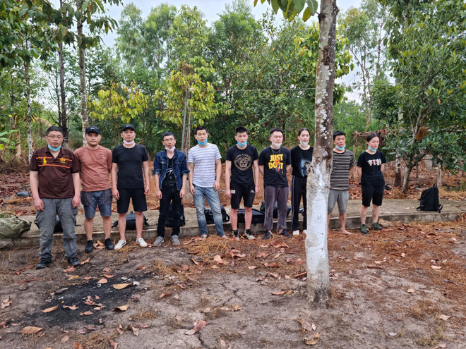 隆安省发现非法入境的12名外国人 ảnh 1