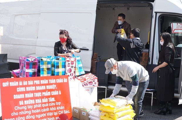 旅捷越南人弘扬团结精神 携手共度疫情难关 ảnh 2 旅捷越南人弘扬团结精神 携手共度疫情难关 ảnh 2