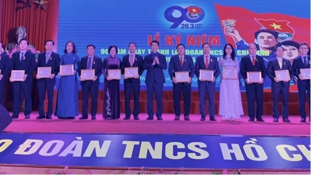 越南各地纷纷举行胡志明共青团成立90周年纪念活动 ảnh 1