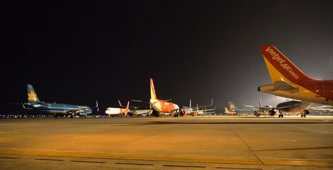 2024年春节期间夜间航班预计达近2000架次 ảnh 1