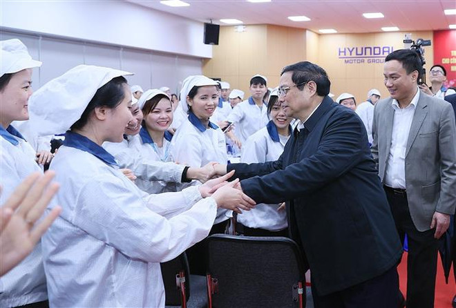 政府总理范明政走访慰问海阳省工人和困难群众 ảnh 1 政府总理范明政走访慰问海阳省工人和困难群众 ảnh 1
