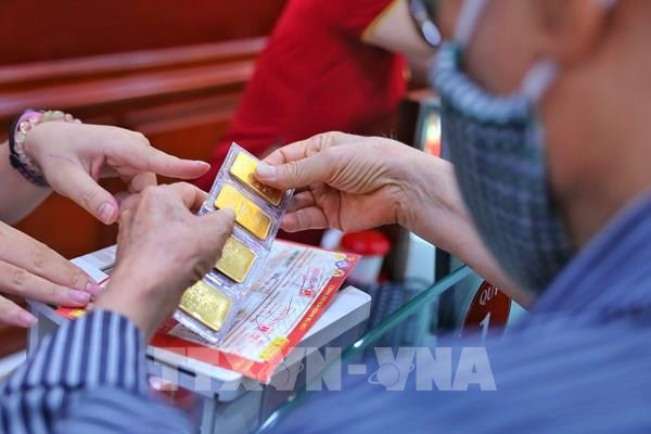 12月27日上午越南国内一两黄金卖出价接近6700万越盾 ảnh 1