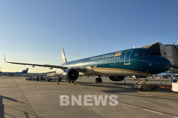 2023年“带春节回家”日本至越南航班安全抵达内排机场 ảnh 1