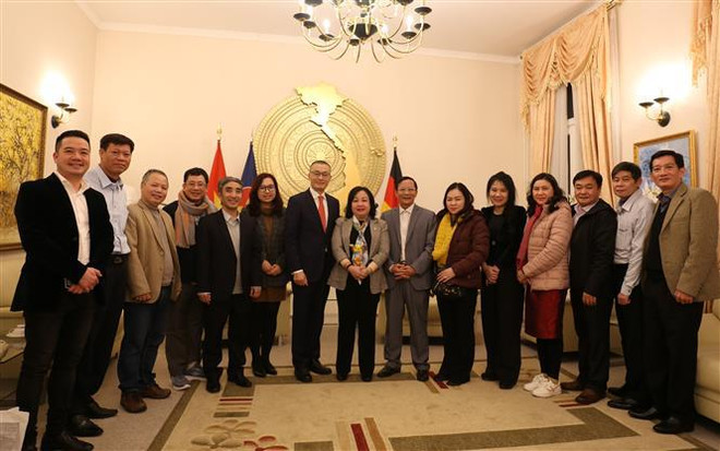 德国企业对越南富安省的美丽和发展潜力印象深刻 ảnh 1