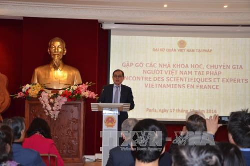 越南驻法大使馆举行旅法越南专家、科学家与社会活动家见面会 ảnh 1