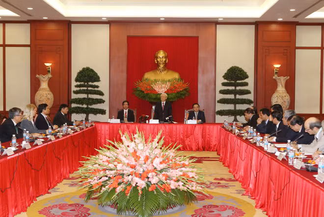 阮富仲总书记会见第五次越南学国际学术研讨会与会代表 ảnh 1