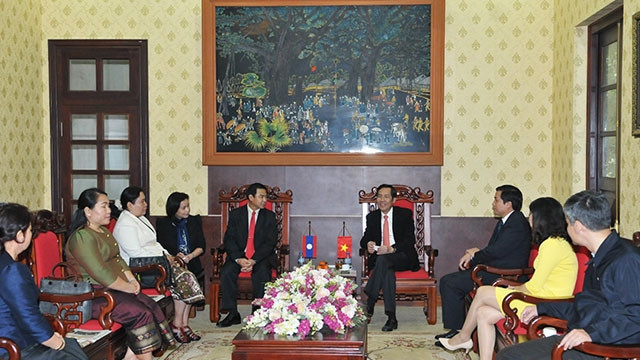 老挝《人民报》社代表团对越南进行工作访问 ảnh 1 老挝《人民报》社代表团对越南进行工作访问 ảnh 1