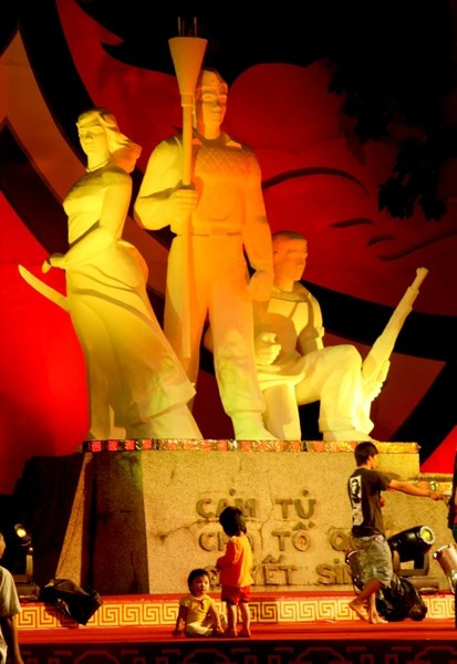 越南纷纷举行全国抗战日70周年纪念活动 ảnh 1 越南纷纷举行全国抗战日70周年纪念活动 ảnh 1