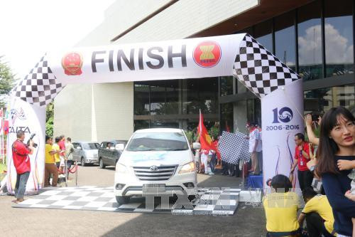 2016东盟—中国国际汽车拉力赛雅加达正式收车 ảnh 1