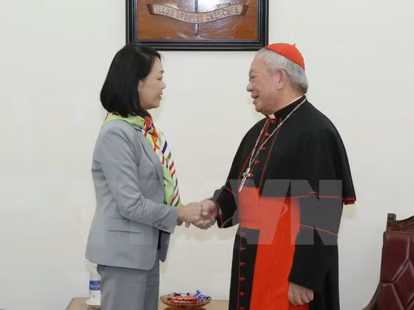 越共中央民运部部长张氏梅同志圣诞节前开展走访慰问活动 ảnh 2 越共中央民运部部长张氏梅同志圣诞节前开展走访慰问活动 ảnh 2