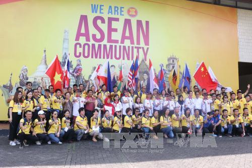 2016东盟—中国国际汽车拉力赛雅加达正式收车 ảnh 2