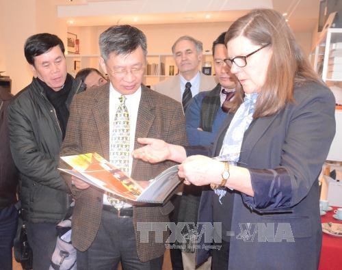 越加两国共产党加强交流合作 ảnh 1