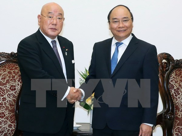 越南政府总理阮春福会见日本内阁特别顾问 ảnh 1