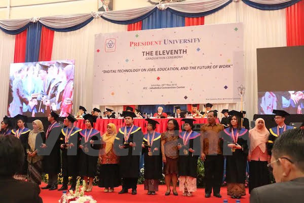 印尼总统大学为越南等国留学生举行毕业典礼 ảnh 1 印尼总统大学为越南等国留学生举行毕业典礼 ảnh 1