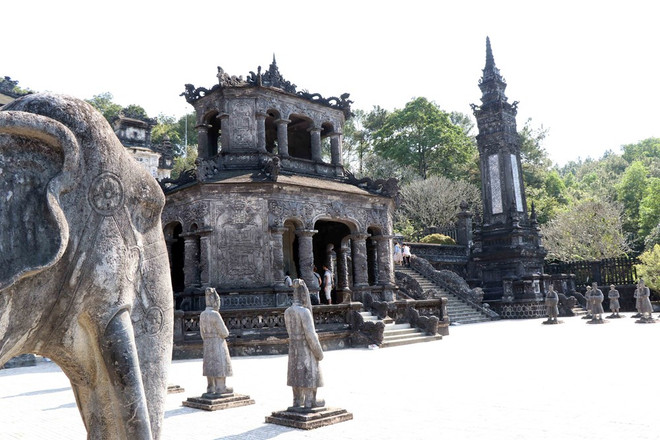 组图：拜访承天顺化省壮丽雄伟的启定皇陵 ảnh 2