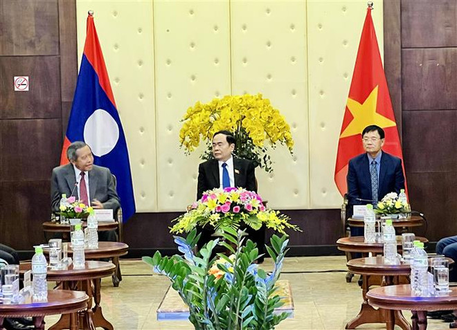 越南国会常务副主席陈青敏会见出席越老人民友谊联欢会的代表 ảnh 1  越南国会常务副主席陈青敏会见出席越老人民友谊联欢会的代表 ảnh 1