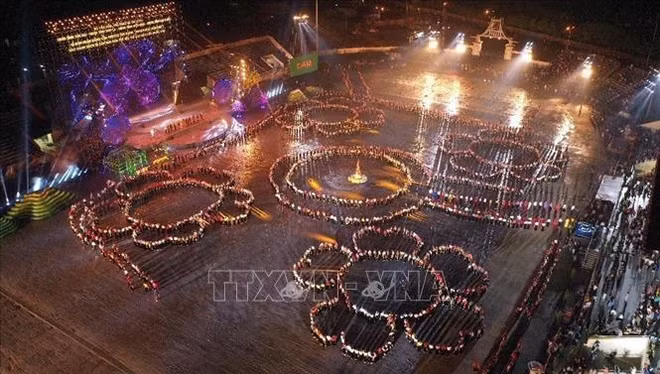 越南政府总理范明政：推广傣族群舞是所有越南人的责任 ảnh 1