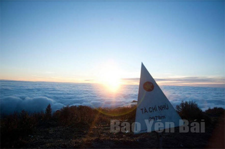 越南旅游:越南十五大最高山峰之一登山活动正式启动 ảnh 1 越南旅游:越南十五大最高山峰之一登山活动正式启动 ảnh 1