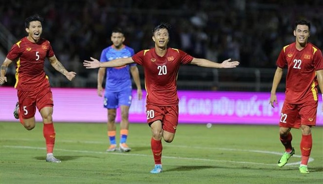 越南国足FIFA排名上升一位 排名第96位 ảnh 1
