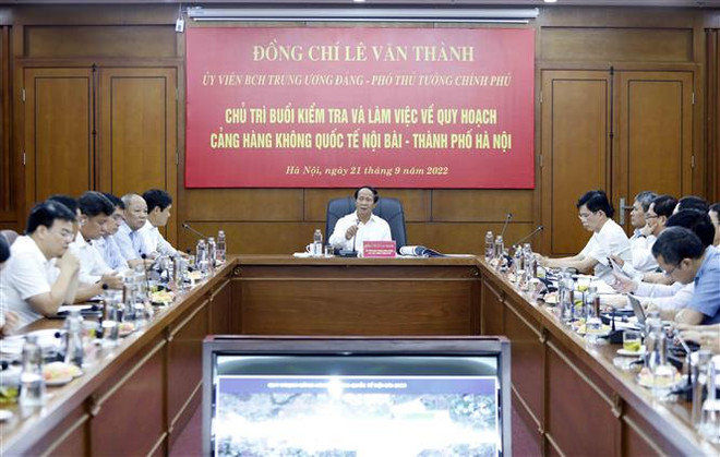 政府副总理黎文成视察河内内排国际航空港规划实施情况 ảnh 2 政府副总理黎文成视察河内内排国际航空港规划实施情况 ảnh 2