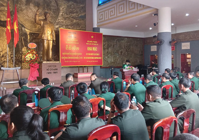 为柬埔寨王家军队干部开设军事历史业务培训班 ảnh 1 为柬埔寨王家军队干部开设军事历史业务培训班 ảnh 1